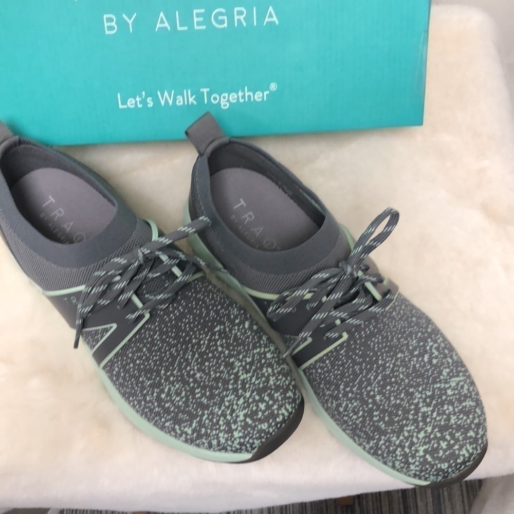 BNWT Traq slip on ladies runners by Alegria - Picture 3 of 8